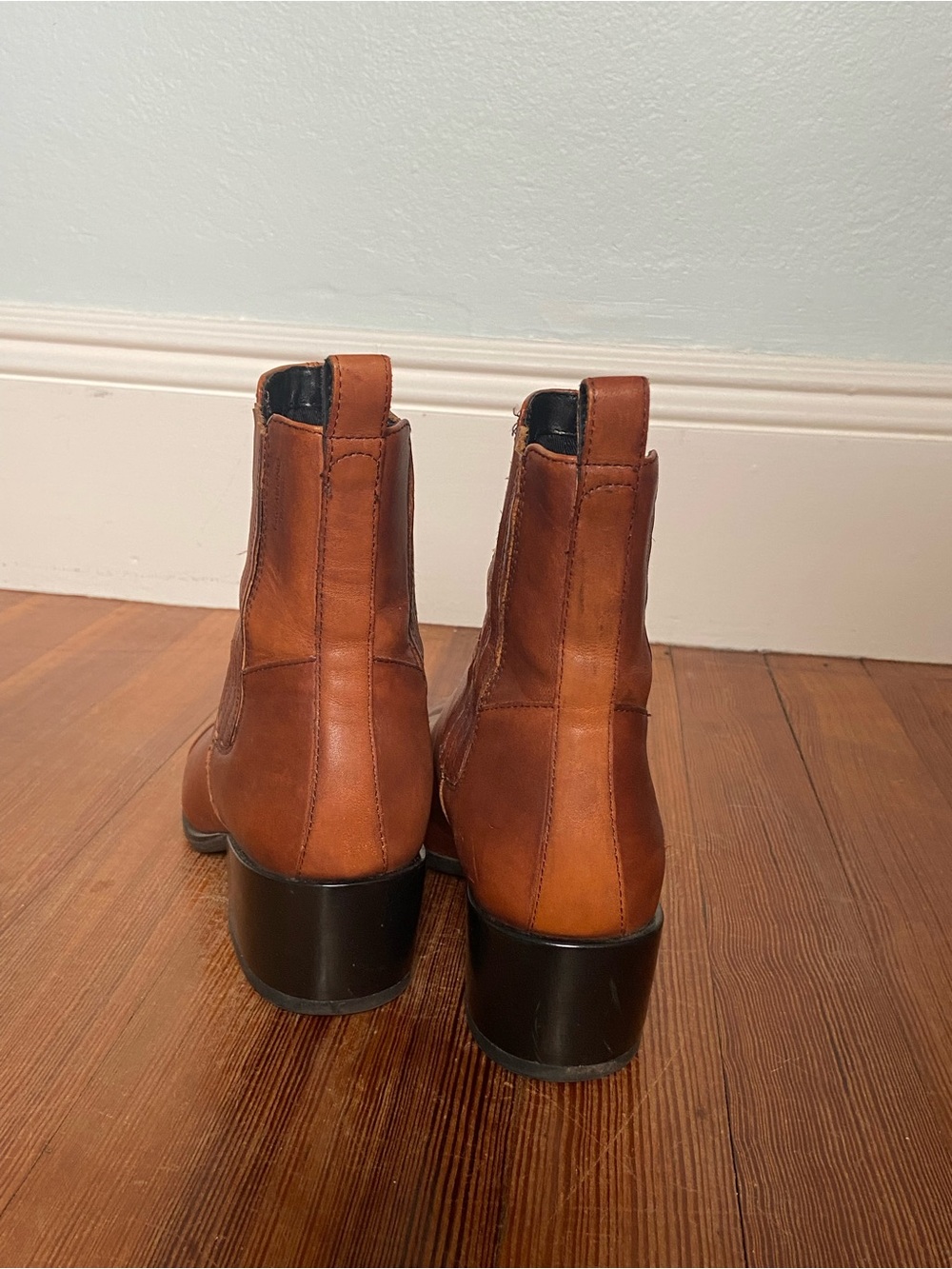 Women's Brown Leather Vagabond Chelsea Boots - Picture 3 of 10